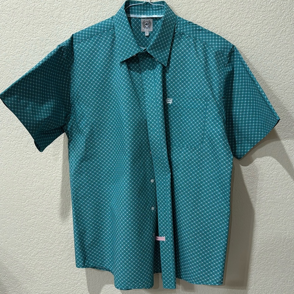 Cinch Men’s Short Sleeve Button Down Shirt.
